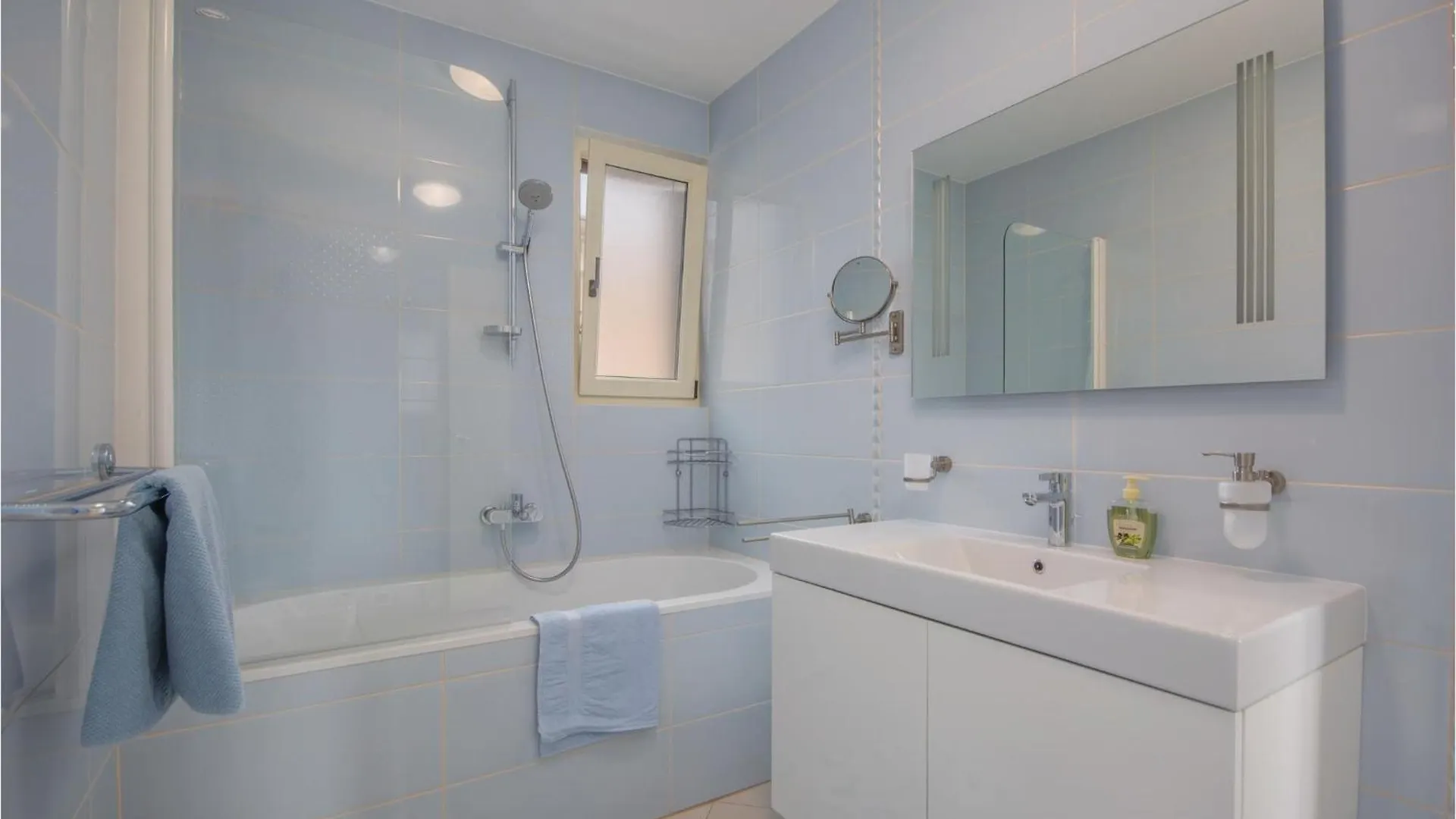 Gorgeous Home In Strada Contesa With Kitchen Filipac